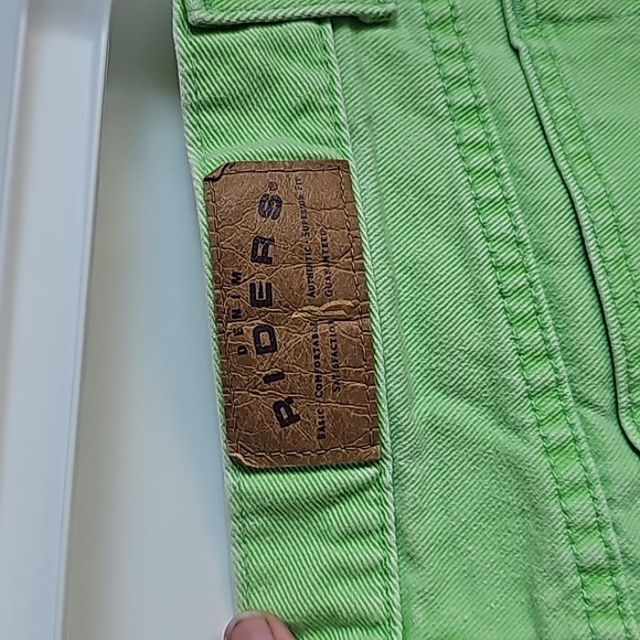 Riders Neon Green Jean Shorts in Women's Size 29 Waist EUC - Picture 6 of 11